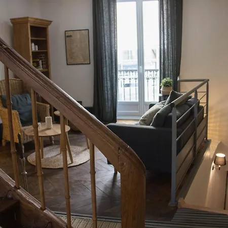 La Maison Du 16 *